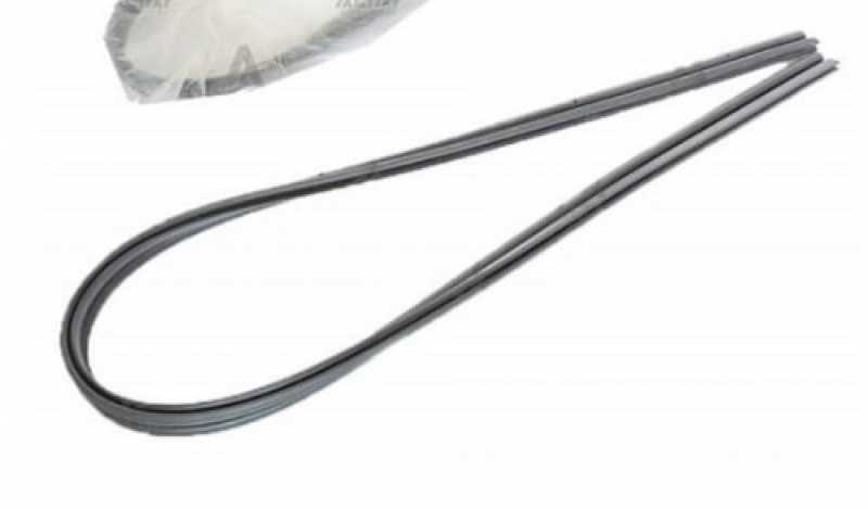 Hyundai̇ İ20 Kaput Ucu Fi̇ti̇li̇ Lasti̇gi̇ 2008-2012