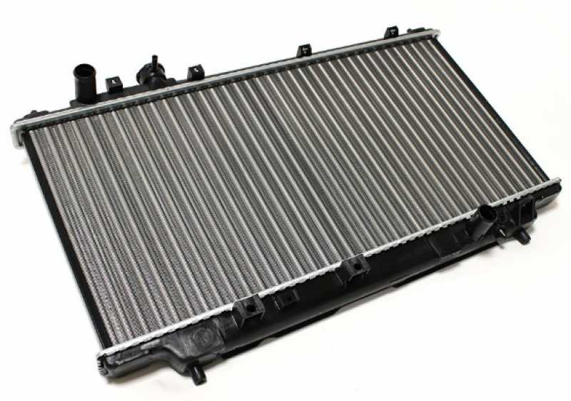 Radyatör Su 323 Fami̇ly 96-02 Düz Vi̇tes 16 Mm  Fami̇li̇a 1,8