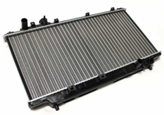 Radyatör Su 323 Fami̇ly 96-02 Düz Vi̇tes 16 Mm  Fami̇li̇a 1,8