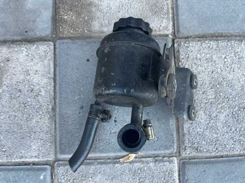 Ni̇ssan Sunny Hi̇droli̇k Di̇reksi̇yon Yag Deposu Haznesi̇