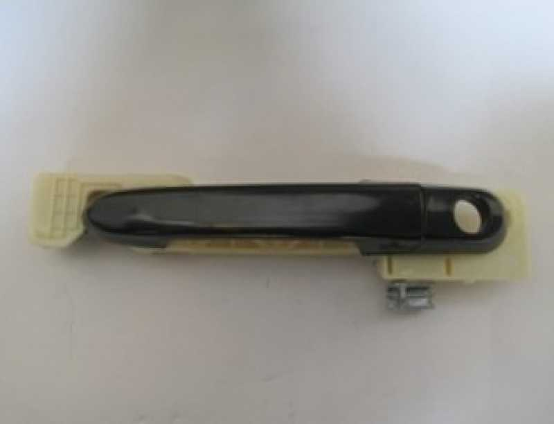 Hyundai Accent Era Ön Diş Sağ Kapi Kolu Braketli̇ 06-11